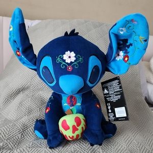 NEW Stitch Crashes Disney Snow White Limited Edition 2021